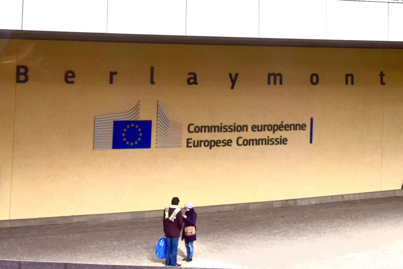 Bruxelles vient de tester son nouveau pouvoir sur 30 entreprises d'IA